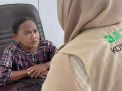 BAZNAS Surabaya Perkuat Layanan Kesehatan, Warga Krembangan Terima Bantuan Alat Bantu Dengar