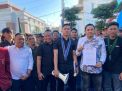 Mahasiswa Geruduk DPRD Surabaya, Bakar Ban dan Soroti Program MBG