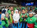 Khofifah Bersama Zulhas Salurkan Sembako Bagi Ojol dan Nelayan Gresik