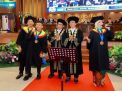 Momen Langka di Unair, Anang, Ashanty, dan Azriel Wisuda Bersama dalam Satu Panggung