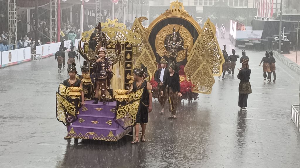 Hujan Iringi Jember Fashion Carnival 2024, Dimeriahkan Penyanyi asal Jepang