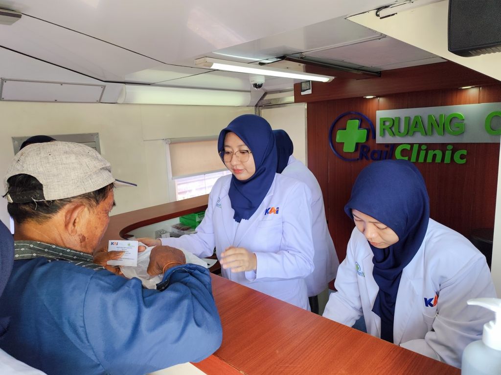 Pelayanan kesehatan di Gerbong Kereta Api atau Rail Clinic (Foto: Atta Hatta/mili.id)