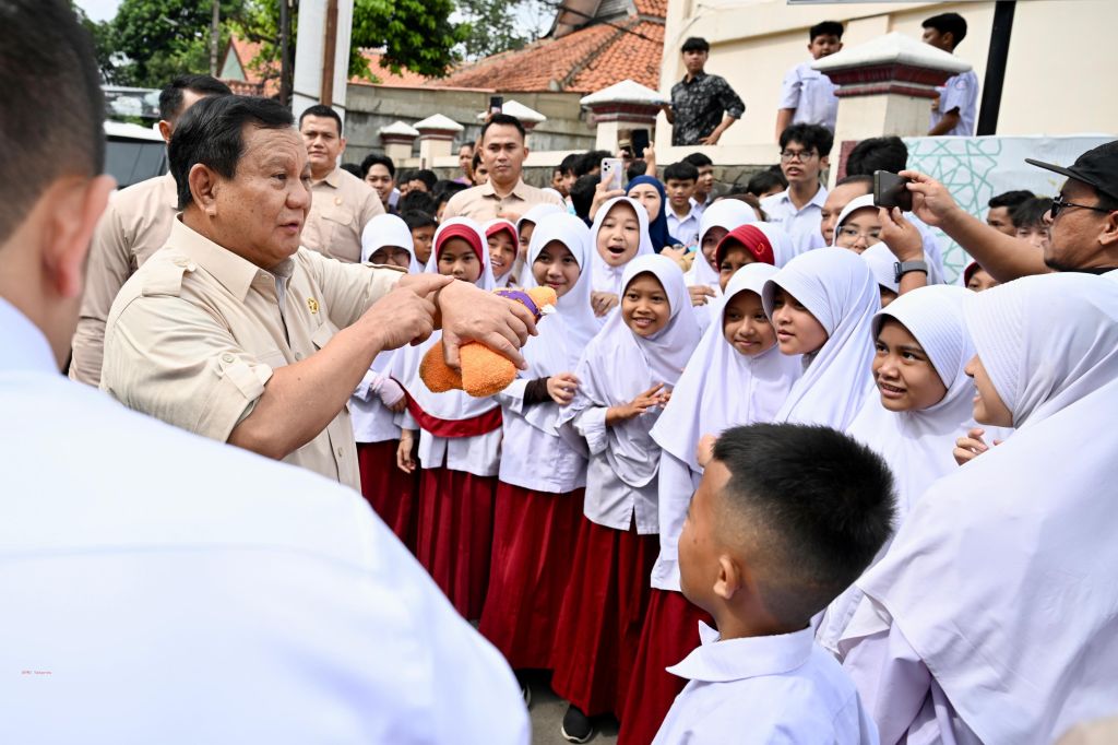Anak Keluarga Mampu Tak Wajib Ikut MBG, Ini Penjelasan Prabowo