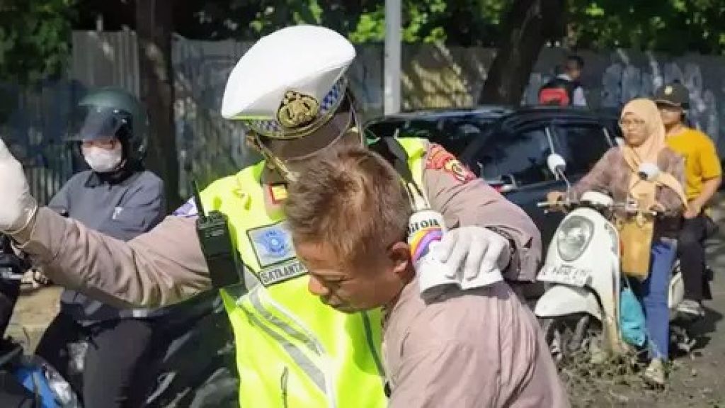 Iring-iringan Truk TNI Senggol Motor di Kalideres, IRT Tewas Terlindas