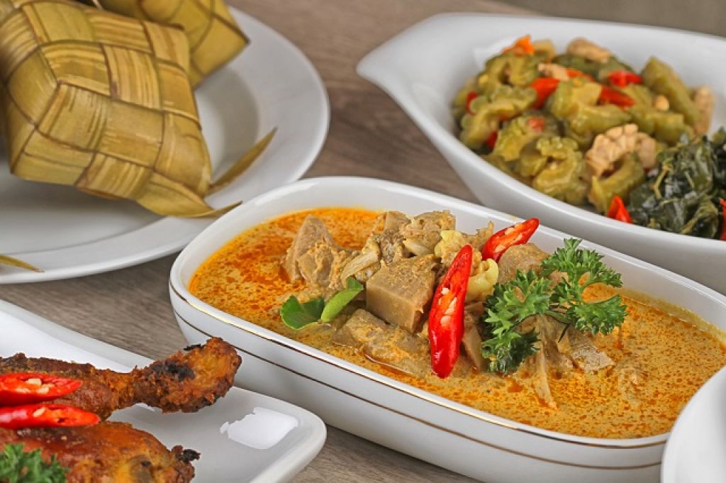 Dosen Gizi Unair Bagikan Tips Menjaga Pola Makan Seimbang saat Lebaran