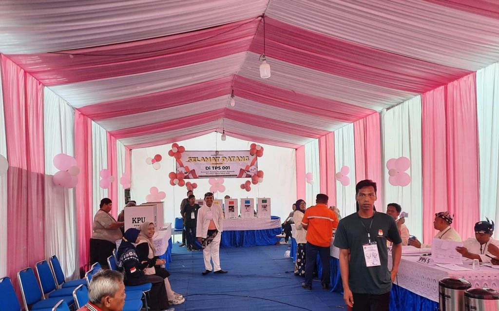 Nuansa pink di TPS 01 Kelurahan Patokan, Situbondo