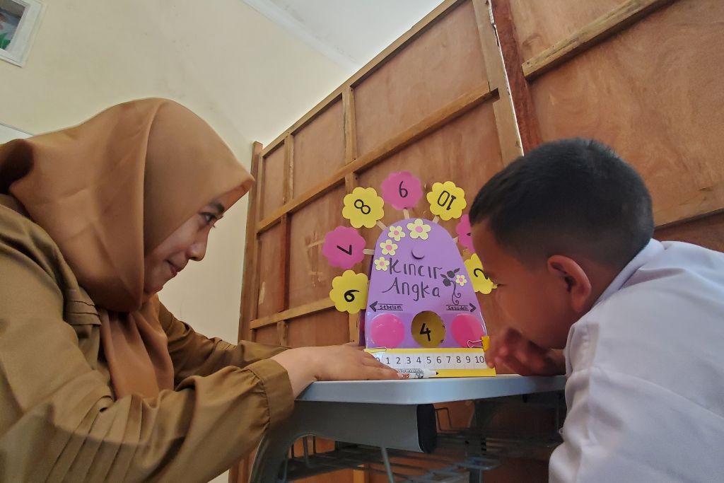 Mengenal Rona Kincir Angka, Media Pembelajaran Bagi Anak Tunagrahita di Mojokerto