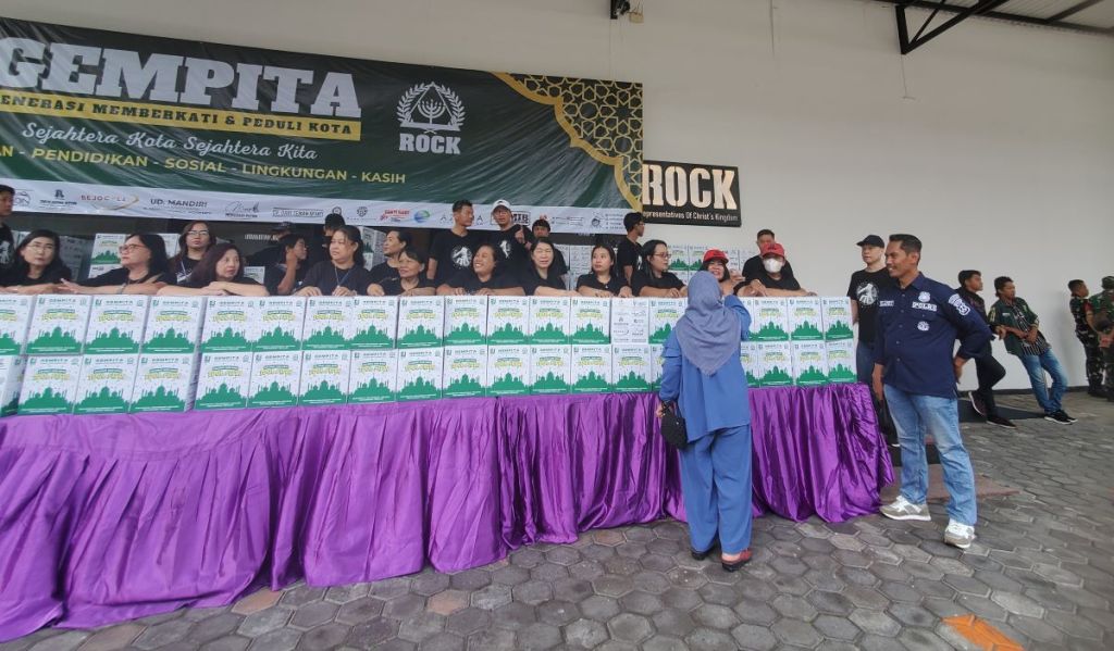 Semringah, 5.000 Umat Muslim di Kota Mojokerto Dapat Parsel Lebaran dari Gereja