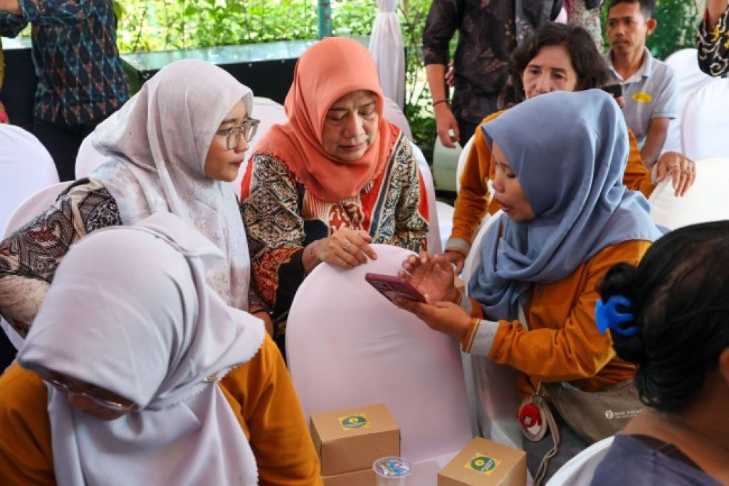 Pemkot Surabaya Uji Coba Perlinsos Digital, Dorong Penyaluran Bansos Lebih Tepat Sasaran