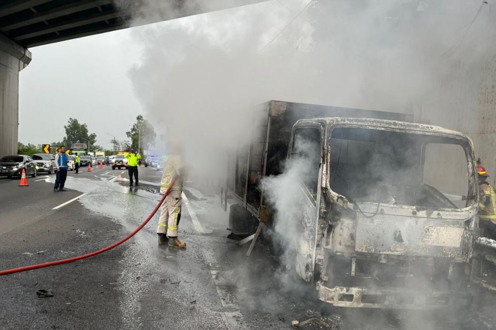 Kebakaran Truk Gas di KM 93 Cipularang Diduga Akibat Kebocoran Tabung