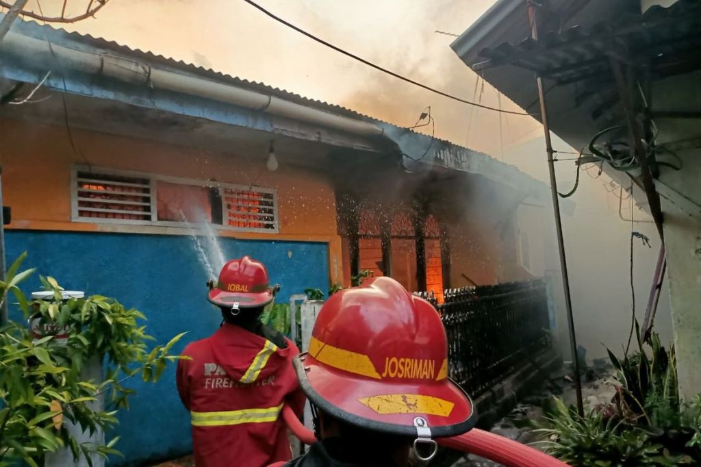 Api Mengamuk di Permukiman Padat Padang, 34 Bangunan Ludes dan 38 Warga Mengungsi
