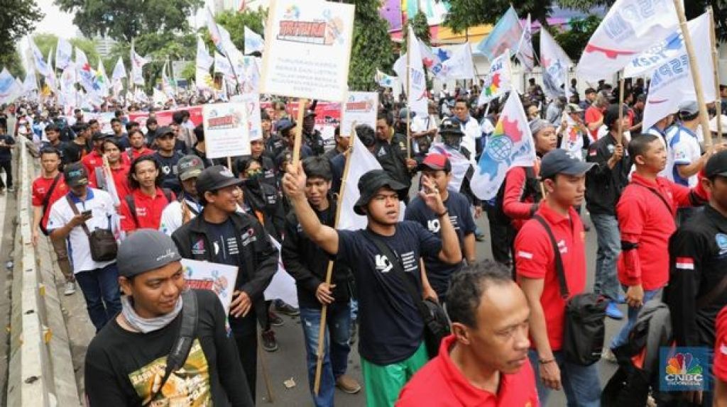 Ribuan Buruh Gelar Aksi di DPR Jelang May Day, Suarakan Sejumlah Tuntutan