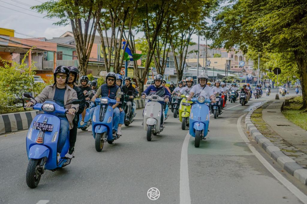 Momen Komunitas Vespa Riding di 5 Kota Besar Indonesia