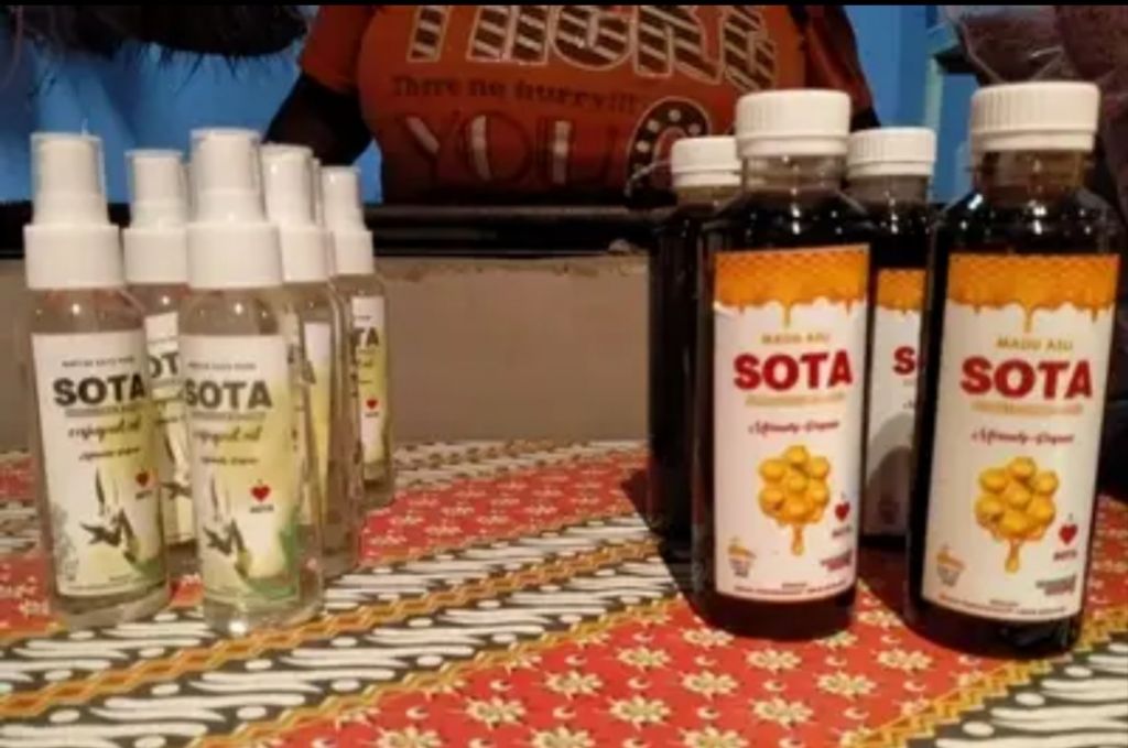 Warga Pasarkan Produk Lokal di Arena PON XX, Ada yang Dibagikan Gratis