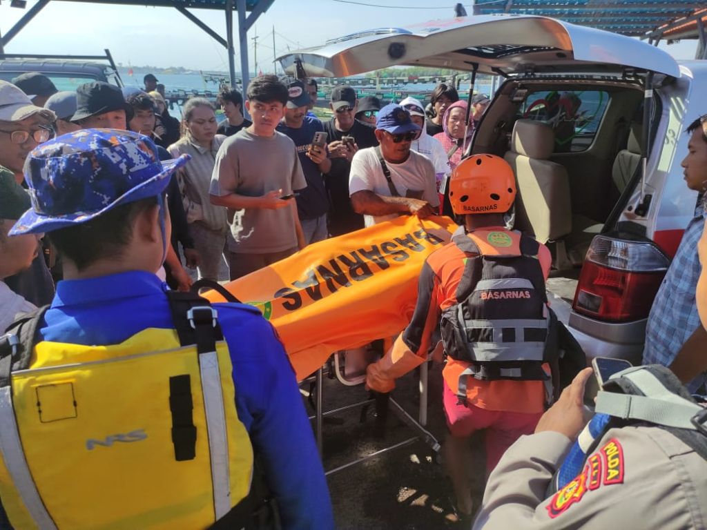 Evakuasi jenazah ABK yang ditemukan di Perairan Tanjung Benoa, Bali