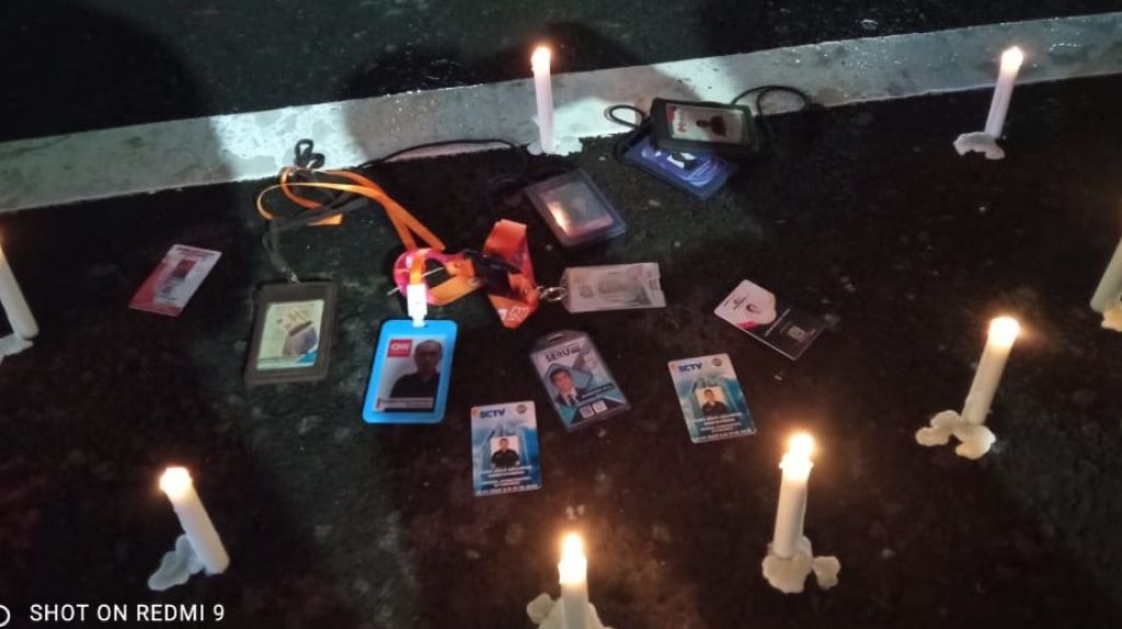 Tegas Tolak RUU Penyiaran, Puluhan Wartawan Jember Jalan Mundur