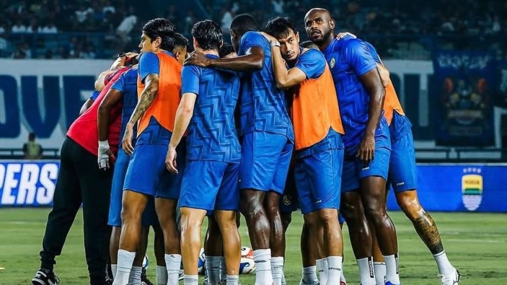 Arema FC Didesak Bangkit Usai Dua Kekalahan Beruntun, Targetkan Sapu Bersih Empat Laga Sisa