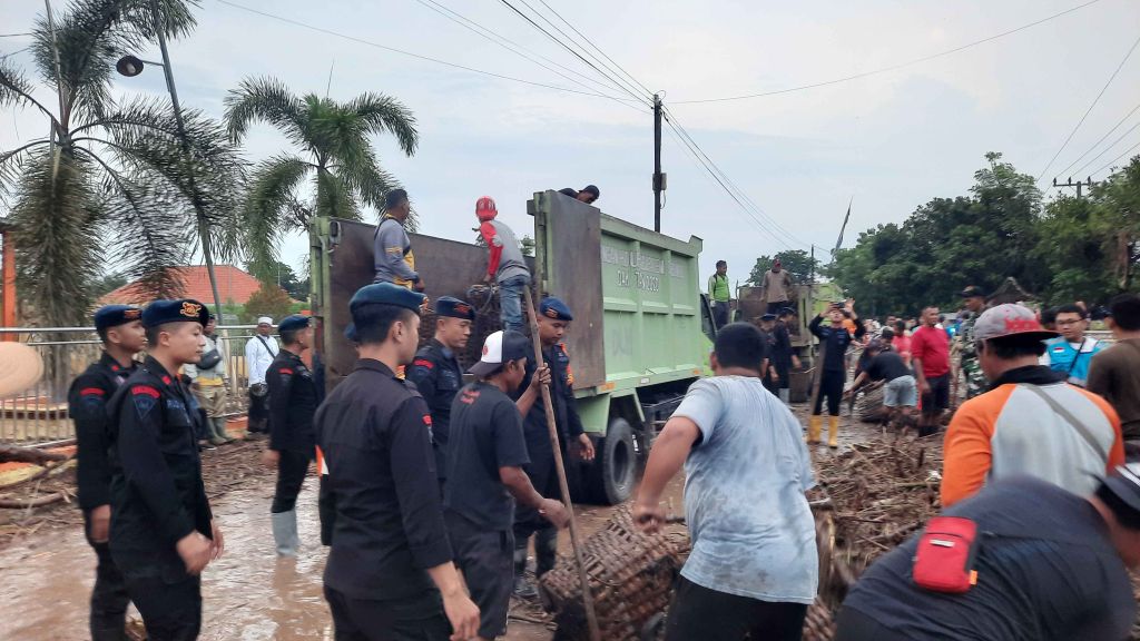 Banjir Bandang, DPUPP Situbondo Lambat Kirim Alat Berat ke Lokasi