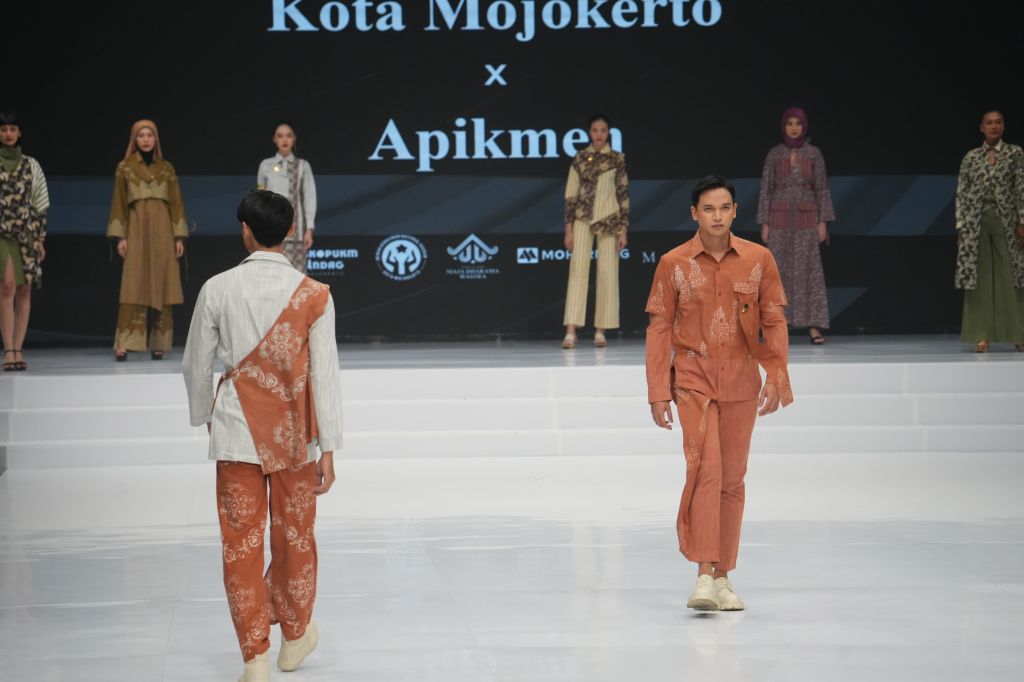 Tampil di Indonesia Fashion Week 2024, Bukti Eksistensi Batik Kota Mojokerto