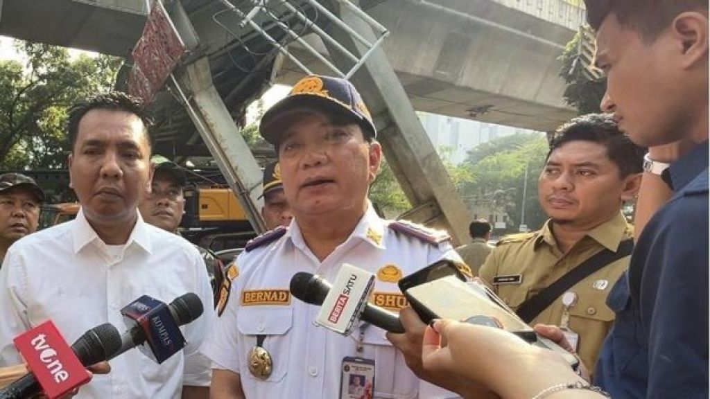 Truk Penabrak JPO Tendean Akan Dievakuasi ke Polisi Usai Proses Pembongkaran Rampung