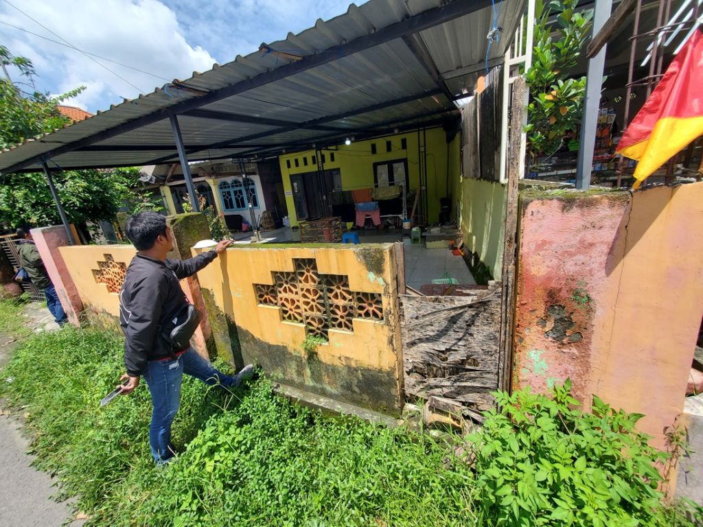 Rumah bocah SD di Gedeg, Mojokerto, korban penganiayaan ayah tiri (Foto: Nana/mili.id)