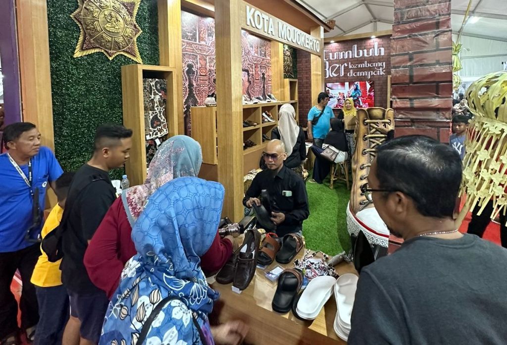 Onde-onde dan Alas Kaki Kota Mojokerto Jadi Daya Tarik Pengunjung di ICE APEKSI 2024