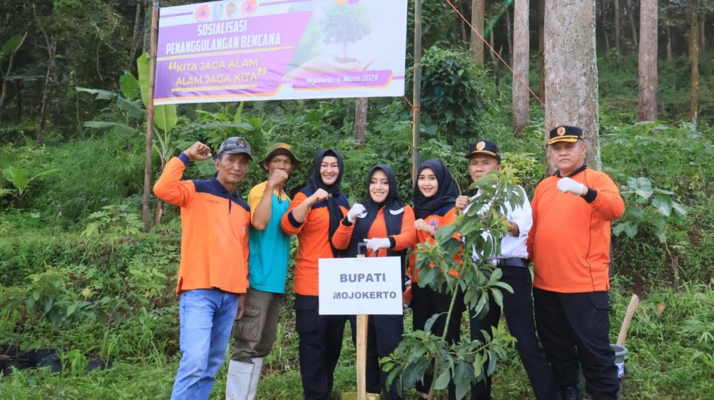 Sambut Hari Jadi Ke-731 Kabupaten Mojokerto, Ikfina Tanam 1.000 Pohon di Gondang