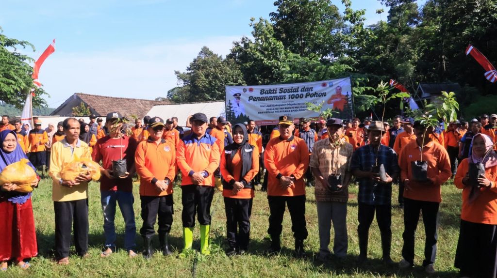 Bupati Ikfina tanam 1.000 pohon di Gondang, sambut Hari Jadi Ke-731 Kabupaten Mojokerto