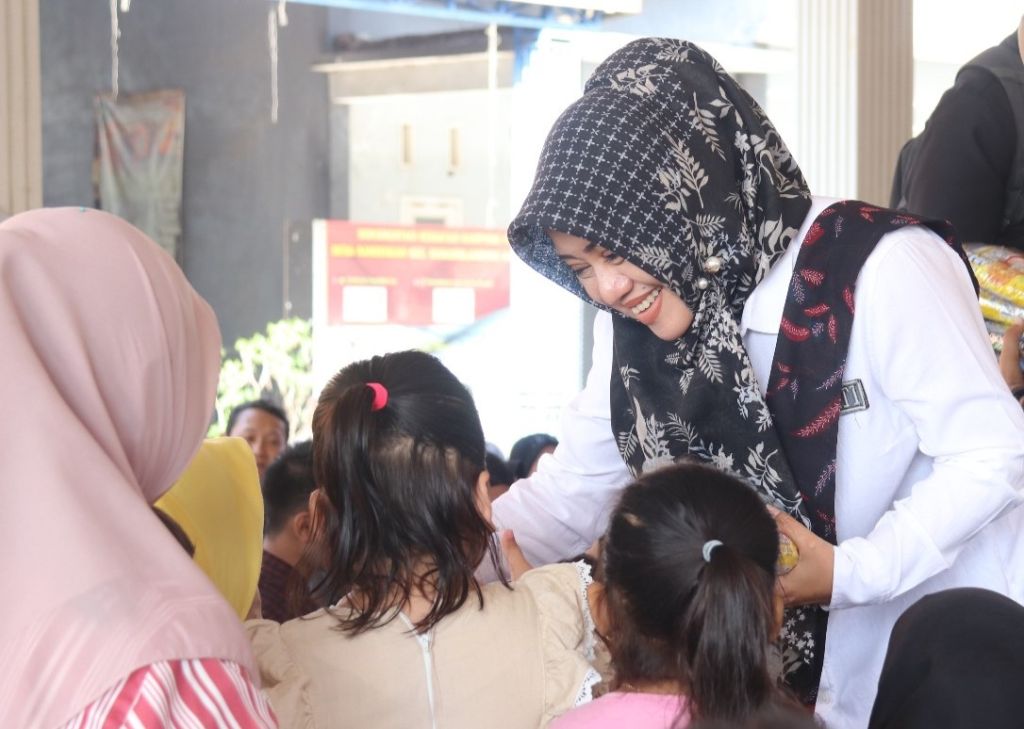 Bupati Mojokerto Ikfina Fahmawati di Pendapa Desa Randegan pada Rabu (1/5/2024)
