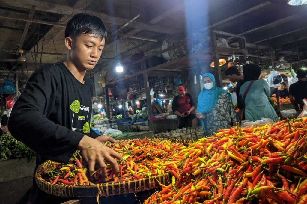 Harga cabe rawit merah di Pasar Keputran mengalami kenaikan sebesar Rp 5 ribu.(Foto: Fadhilah/mili.id)d
