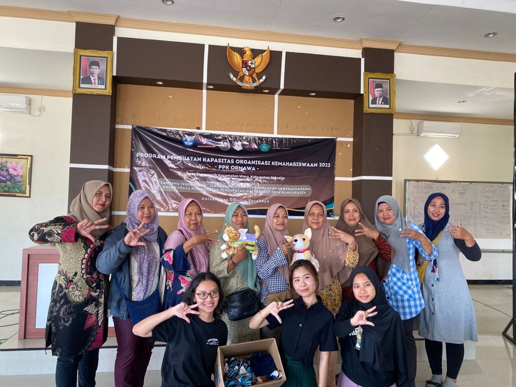 Mahasiswa UC Surabaya Ajak Warga Bungurasih Sulap Limbah jadi Berkah