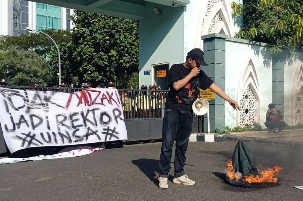 Mahasiswa UINSA Desak Plt Rektor Mundur, Soroti Independensi Pemilihan Pimpinan Kampus