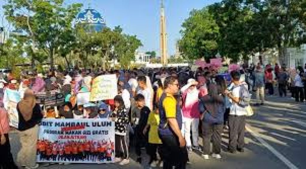 Ratusan Siswa Ikuti Pawai Dukung Program Makan Bergizi Gratis di Batam, Tuai Sorotan