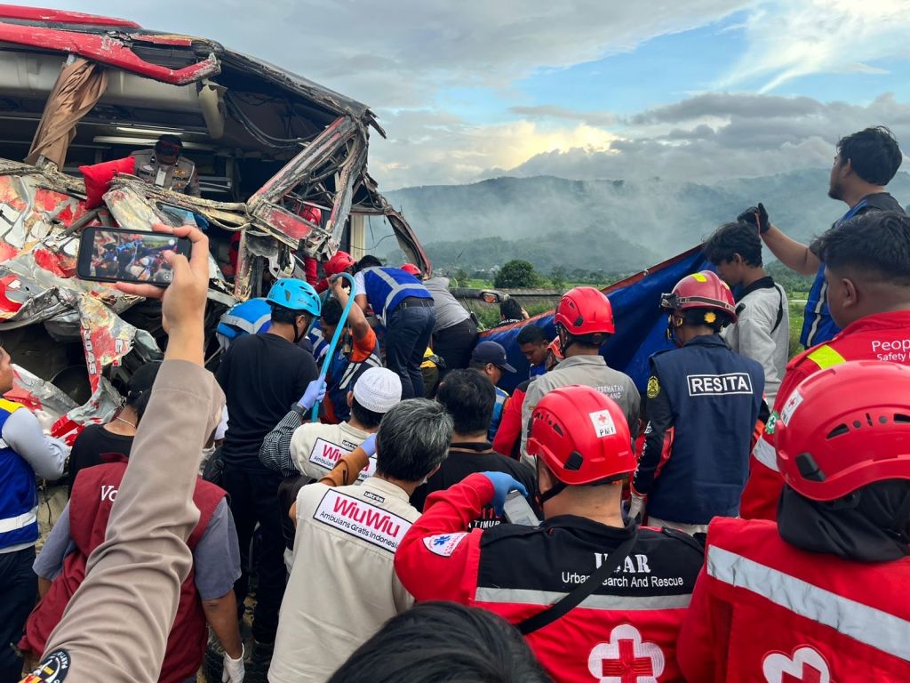 Penyebab Kecelakaan Bus Rombongan Pelajar Bogor Tabrak Truk di Tol Lawang Malang
