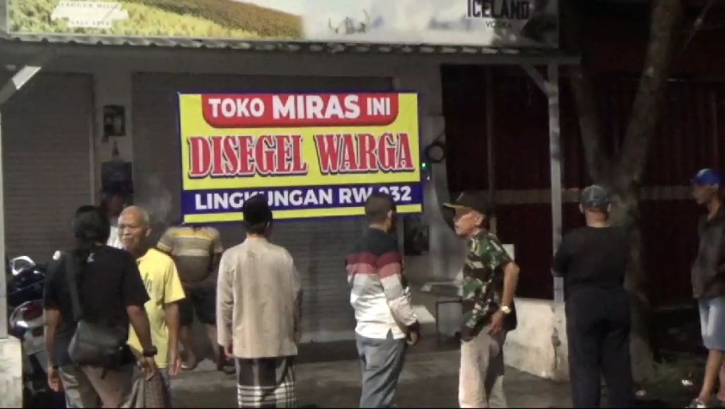 Penampakan toko miras yang disegel emak-emak di Jember