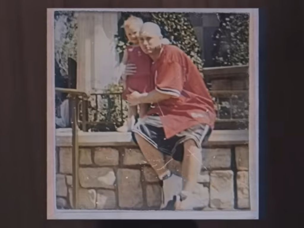 Eminem Tunjukkan Kedekatan dengan Sang Anak Melalui Video Clip Lagu Temporary
