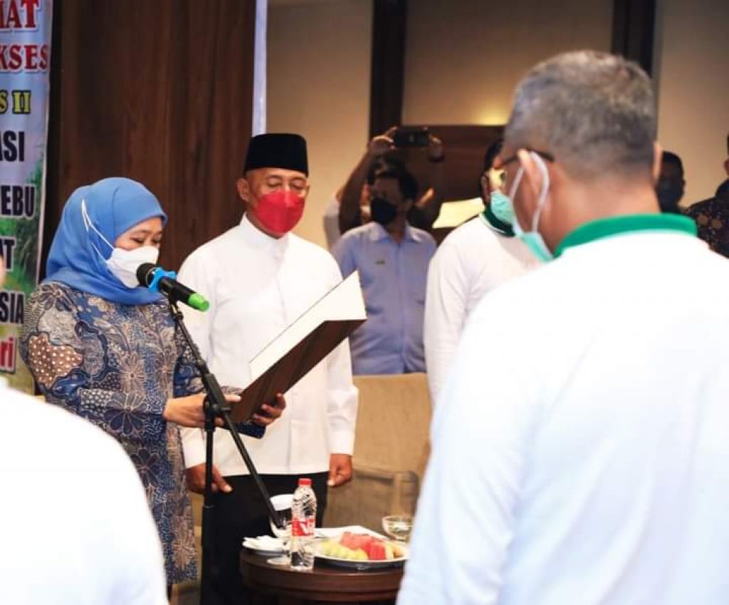 Khofifah Kukuhkan Pengurus Asosiasi Petani Tebu Rakyat Indonesia
