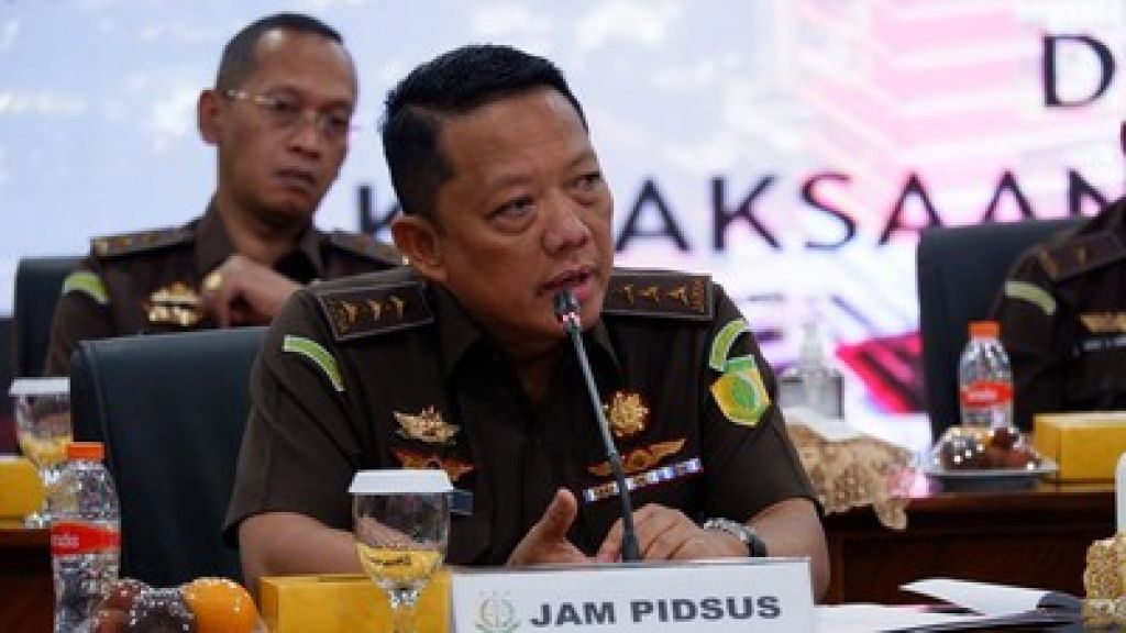 Eks Jampidsus Febrie Adriansyah Resmi Jadi Tersangka Dugaan Korupsi dan TPPU