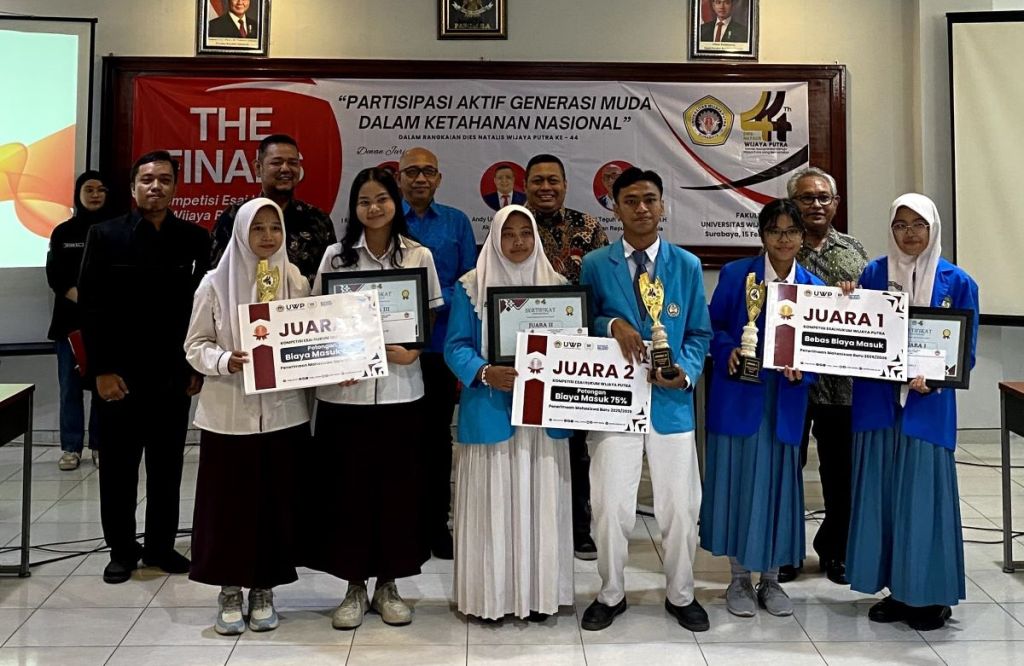 Fakultas Hukum Universitas Wijaya Putra Gelar Kompetisi Esai Hukum Tingkat SMA/MA