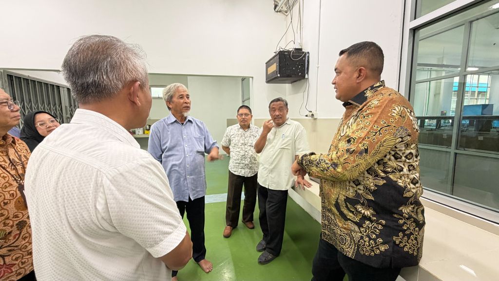 Bupati Bogor Gandeng BRIN, Perkuat Inovasi Perikanan Lewat Raiser Ikan Hias Cibinong