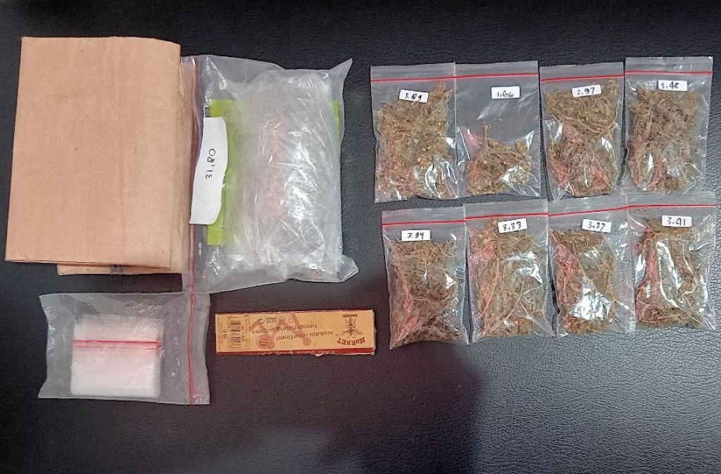 Barang bukti ganja dalam jok motor di Surabaya