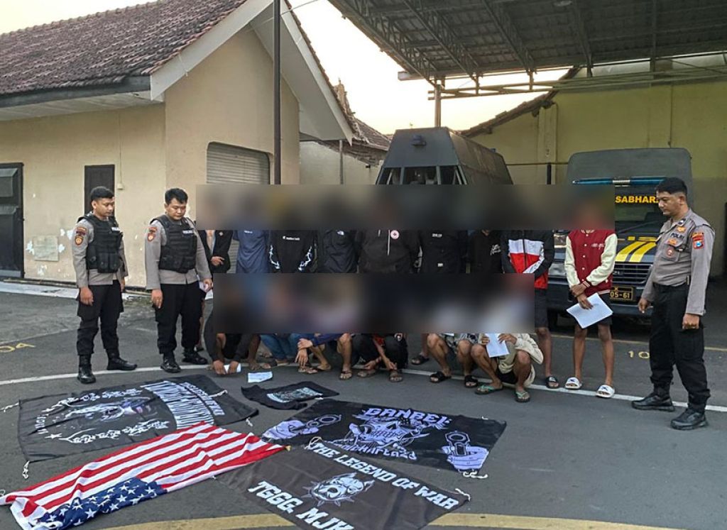 Mabuk dan Pamer Atribut Gangster, Belasan Remaja di Kota Mojokerto Diciduk Polisi