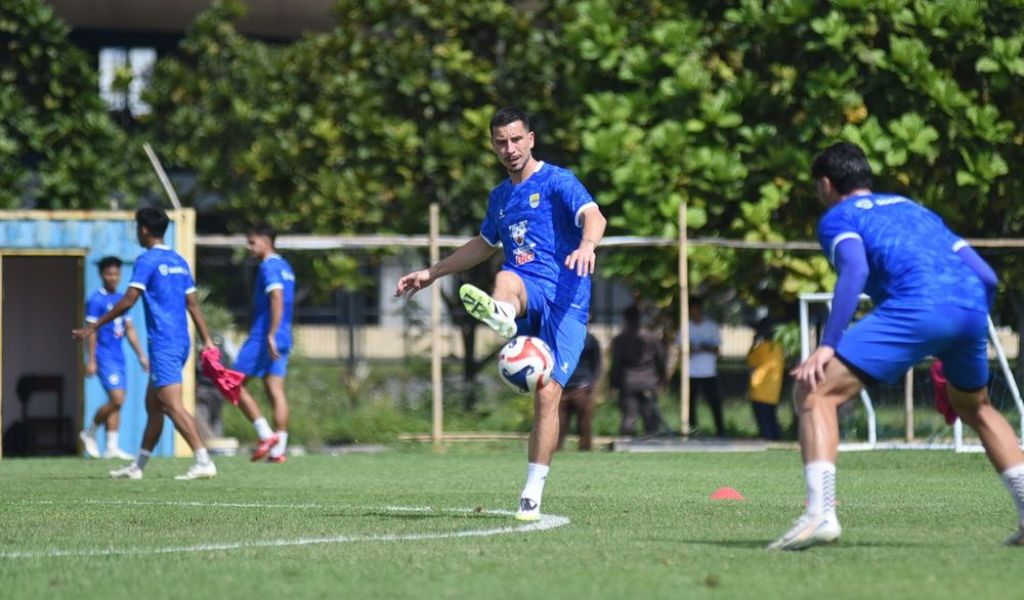 Mulai Latihan Bersama Persib, Thom Haye Siap Hadapi Persebaya di GBLA