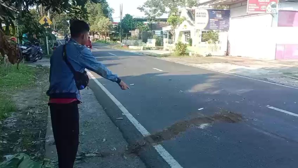 Senggolan Dua Motor Berujung Maut di Mojokerto, Pengendara Tewas Terlindas Truk Kontainer
