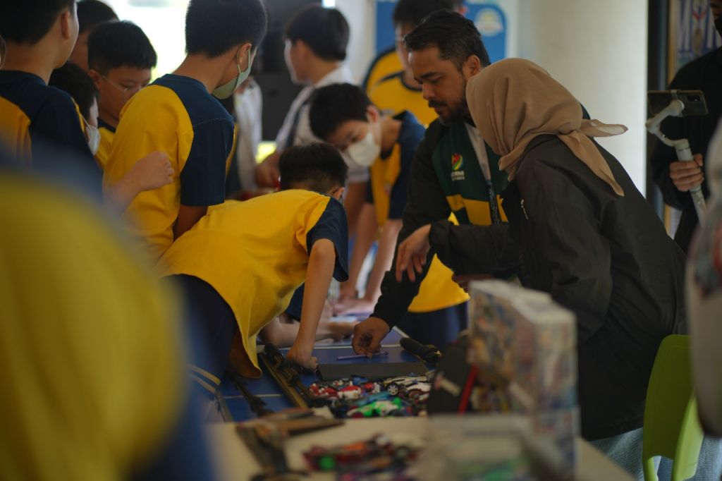 Pendekatan Inovatif Ala Elyon Christian School Guna Kurangi Screen Time