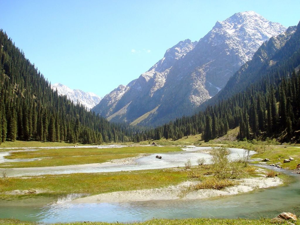 Pegunungan Tian Shan di Kirgizstan. (Wikipedia)