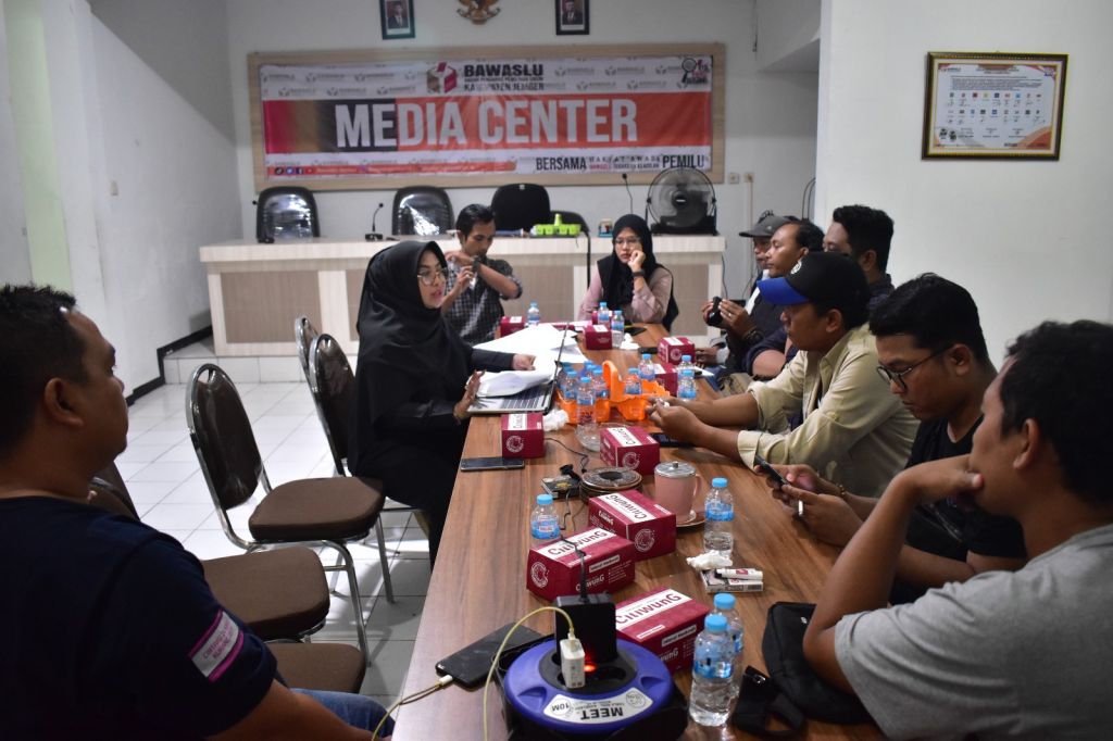 Diskusi yang dihadiri oleh perwakilan organisasi profesi wartawan atau jurnalis dari PWI, IJTI, dan AJI di Jember. (M Hatta?Mili.id)
