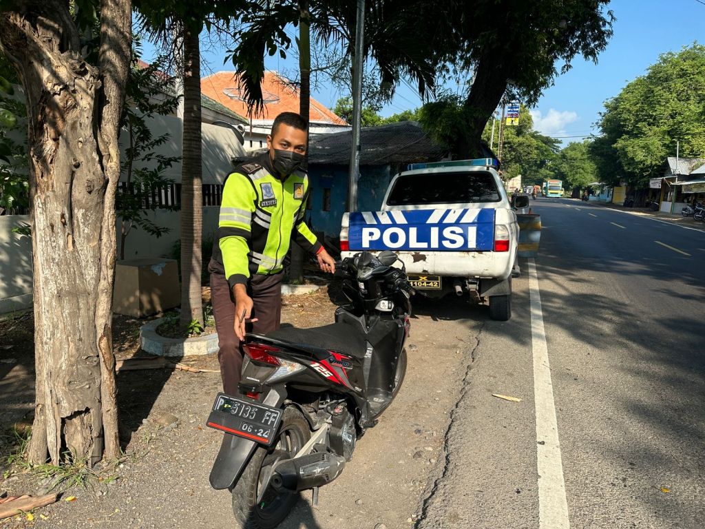 Hindari Jalan Bergelombang, Staf Dinkes Situbondo Tewas Terlindas Truk