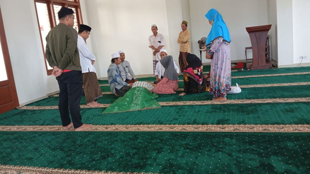 Subhanallah, Pria di Situbondo Meninggal Saat Salat Berjamaah dengan Posisi Sujud