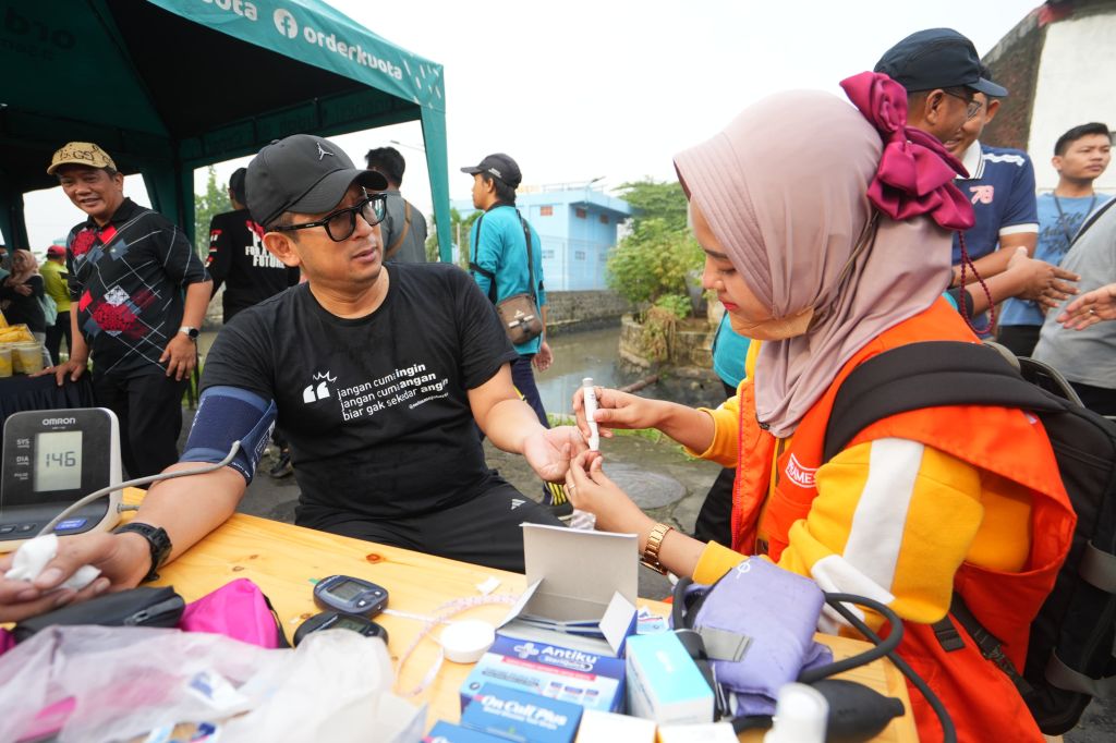 Pemeriksaan kesehatan gratis dan bazar UMKM